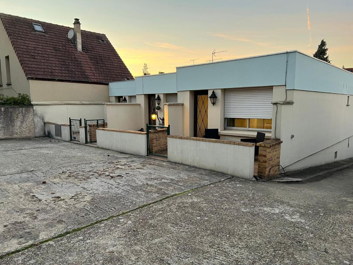 Appart'Hotel Nuiteejour Versailles Saint Cyr L'Ecole Exterior photo