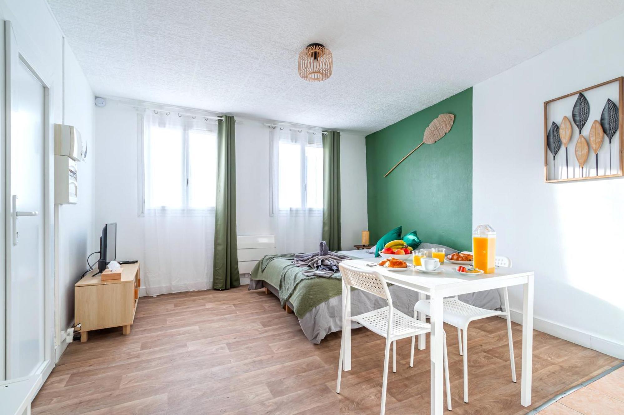 Appart'Hotel Nuiteejour Versailles Saint Cyr L'Ecole Exterior photo